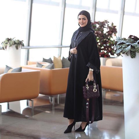 The Abaya - Symbol of Tradition and Modern Fashion